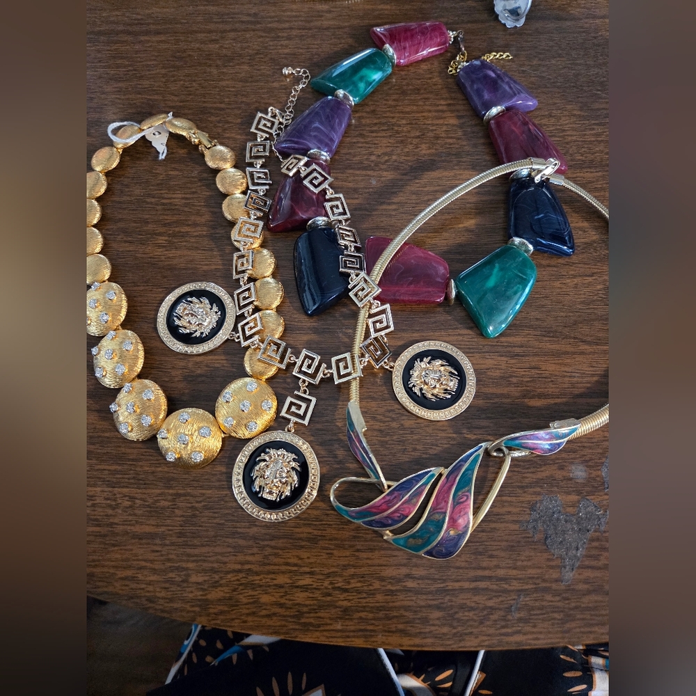 Lot Of 4 Vintage Necklaces